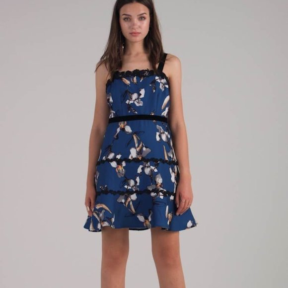 NWT New Anthropologie Foxiedox Carmella Mini Dress Velvet Lace Trim Size 6 - Picture 3 of 12